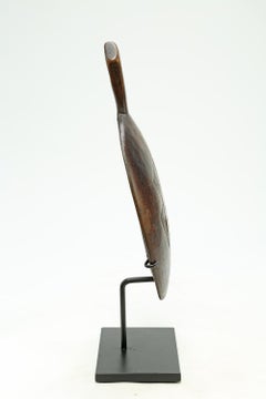 Vecchio piatto tribale Kuba usurato con disegno inciso, inizio XX secolo, Congo