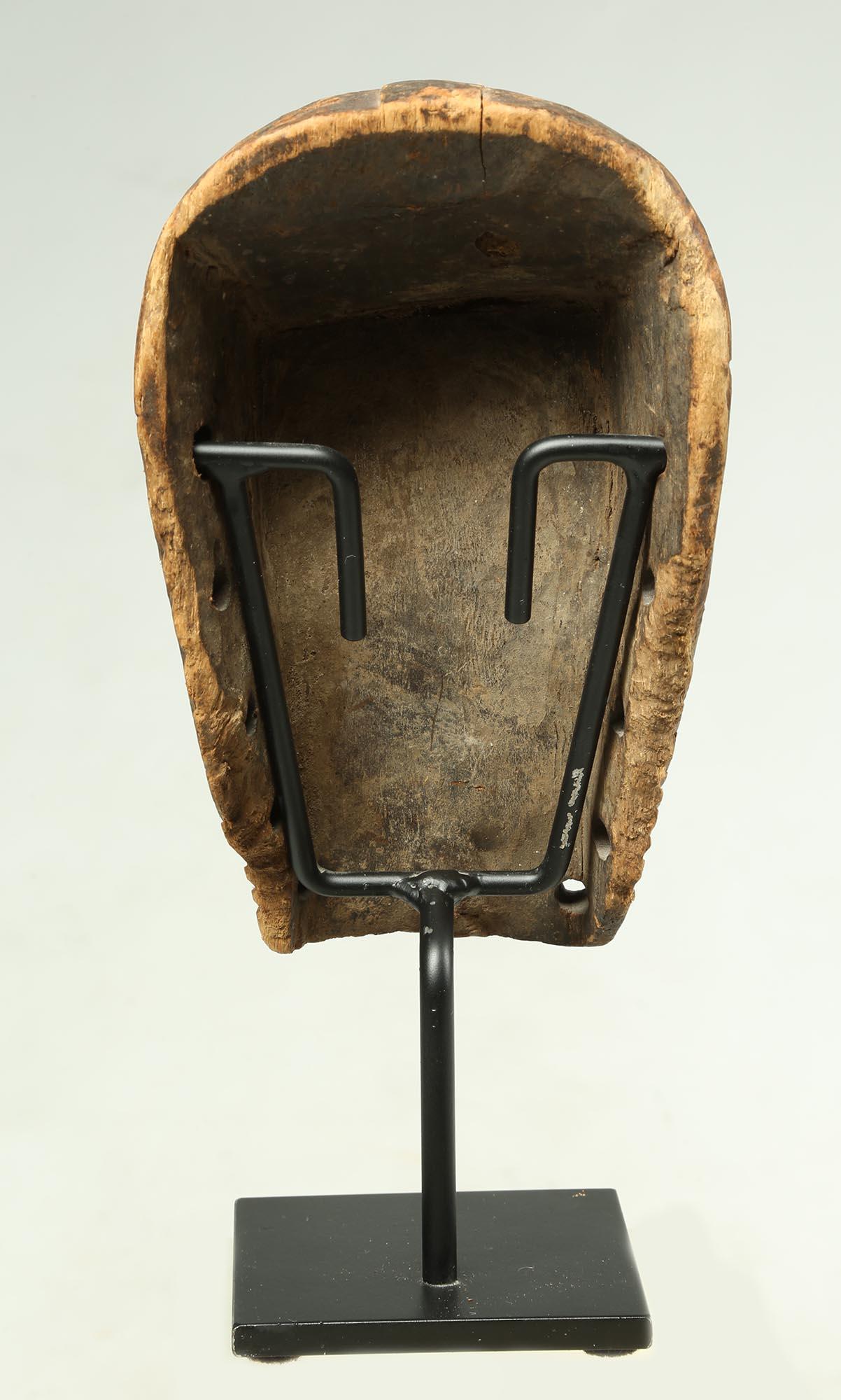 Old worn small Songye Kifwebe mask with fine carved striations cascading around face, square cubist mouth and triangular nose. An early 20th century mask from the Democratic Republic of Congo, central Africa. Holes around rim for attachments. Mask