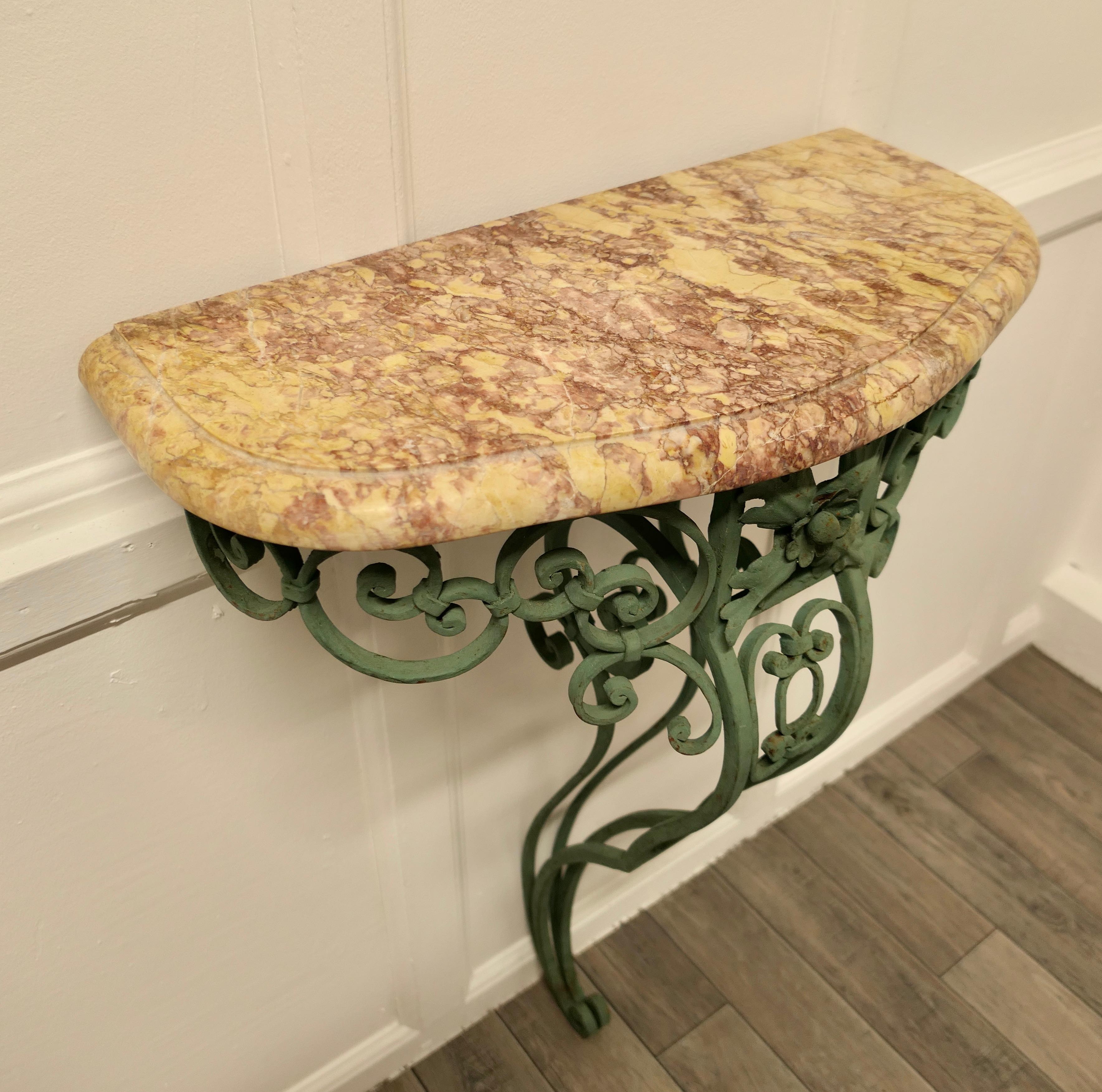 Marbre Ancienne console ou table d'entrée en fer forgé et marbre français    en vente