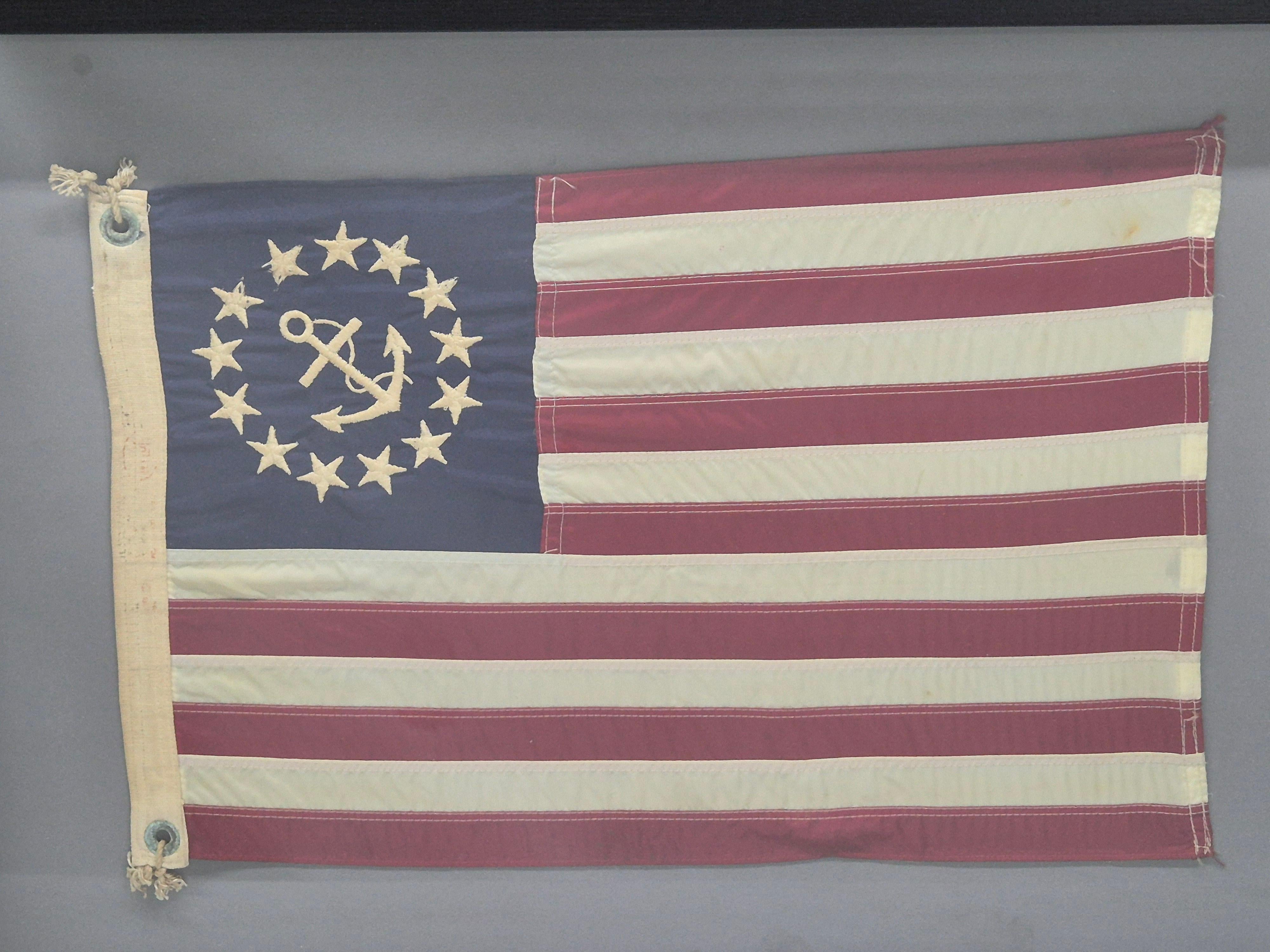 Bandera antigua de Yachting Ensign en un marco Shadowbox en Bueno estado para la venta en Norwell, MA