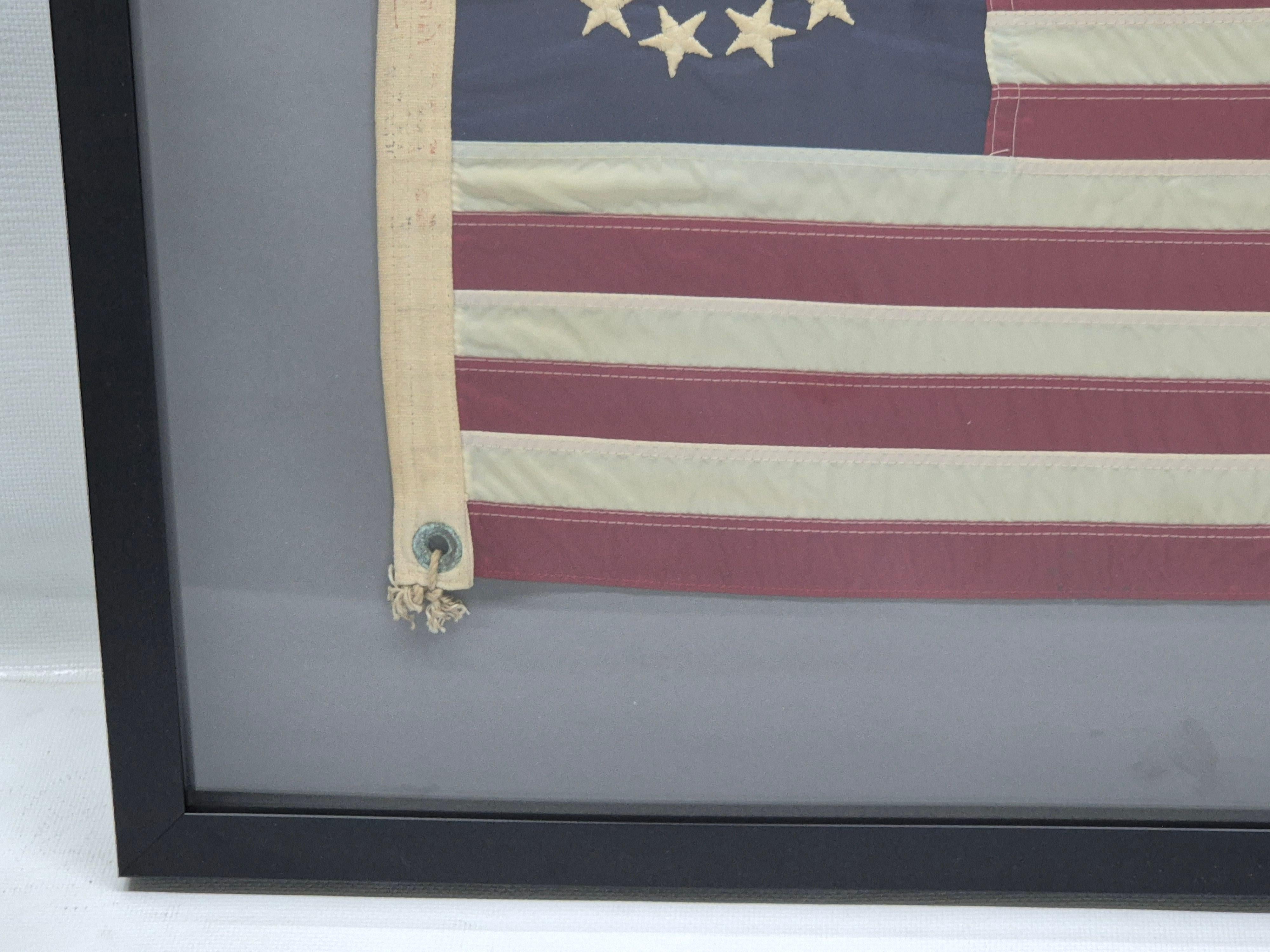 Bandera antigua de Yachting Ensign en un marco Shadowbox en venta 2