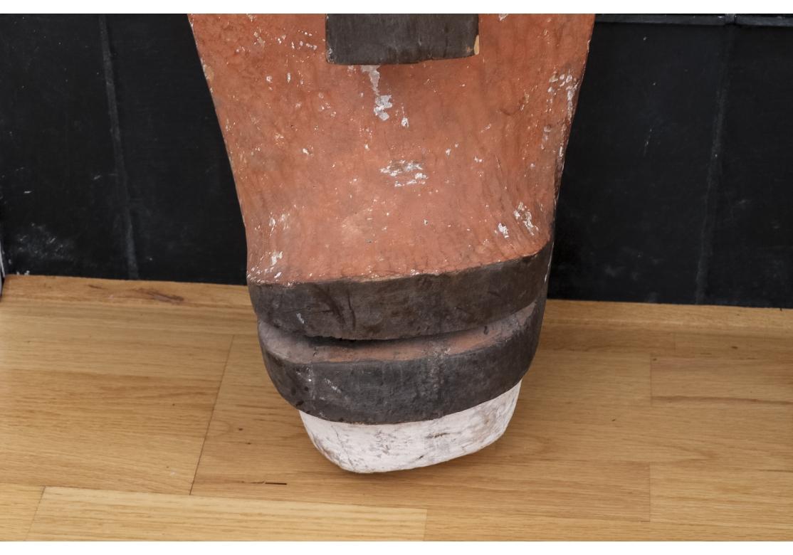 Africano Maschera africana Fang Ngil massiccia intagliata e dipinta, più antica in vendita
