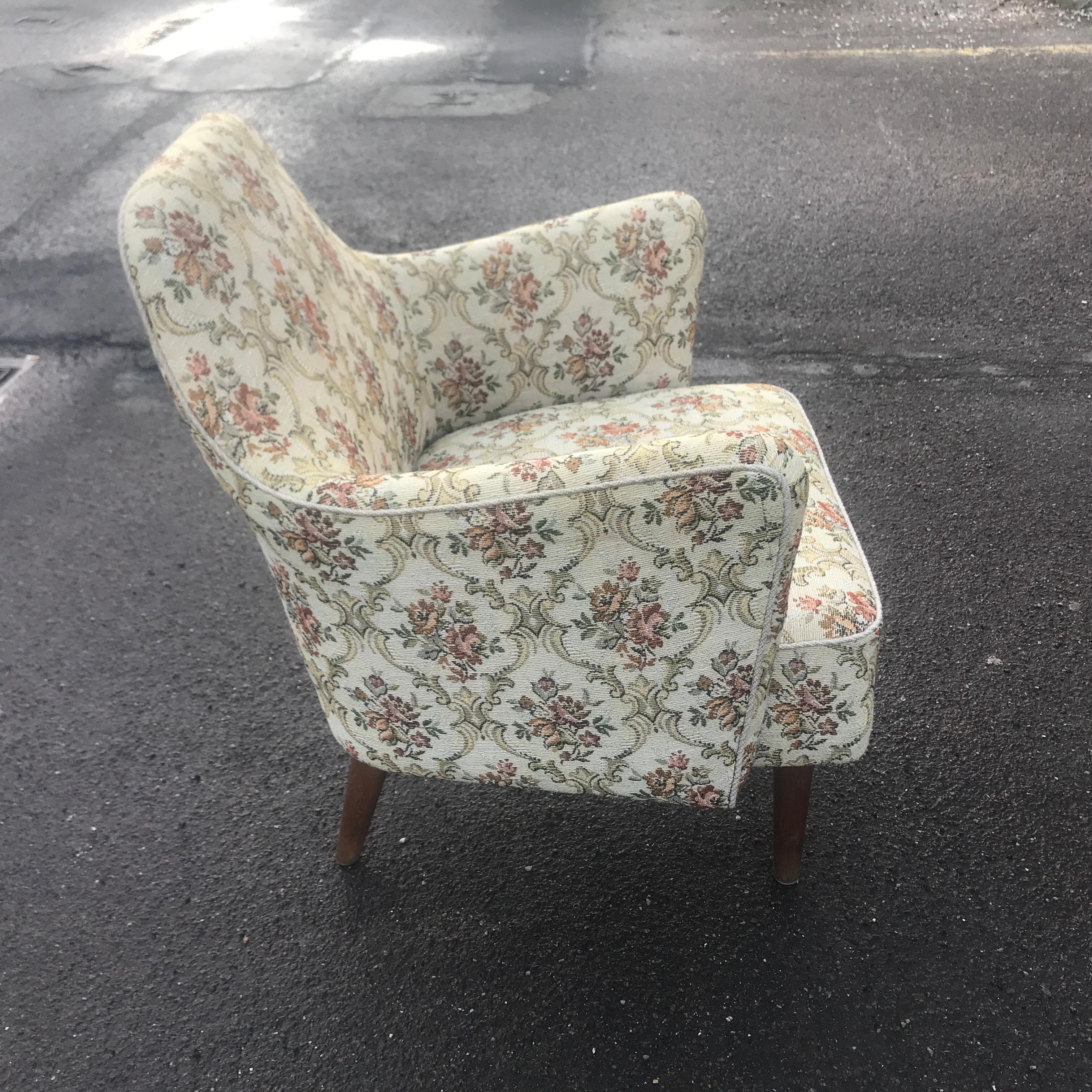 Mid-Century Modern Old Fashioned Danish Vintage Chair in Great Condition, 1960s For Sale