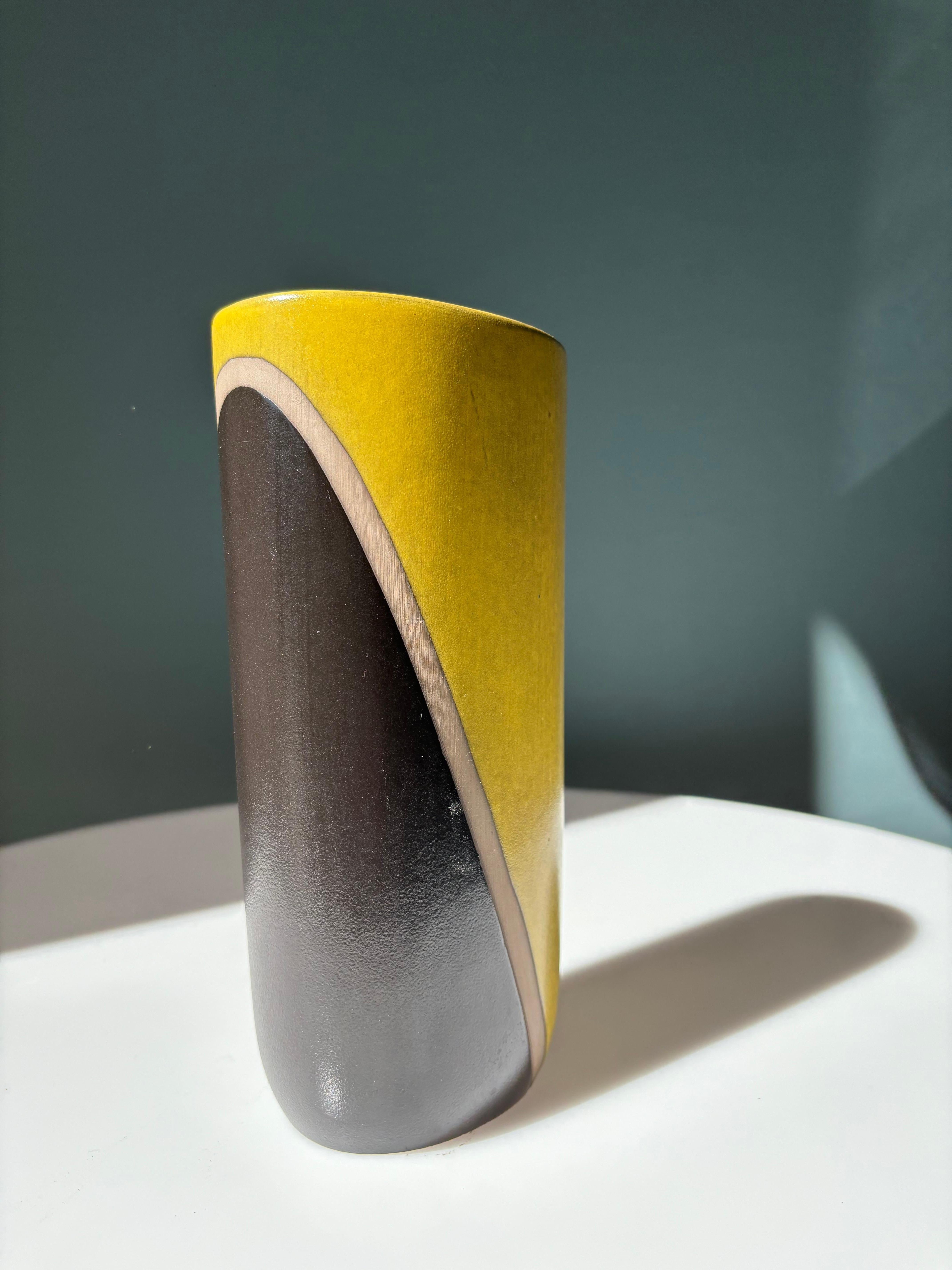 Oldfors Ekeby 1950s Graphic Modernist Vase In Good Condition For Sale In Copenhagen, DK