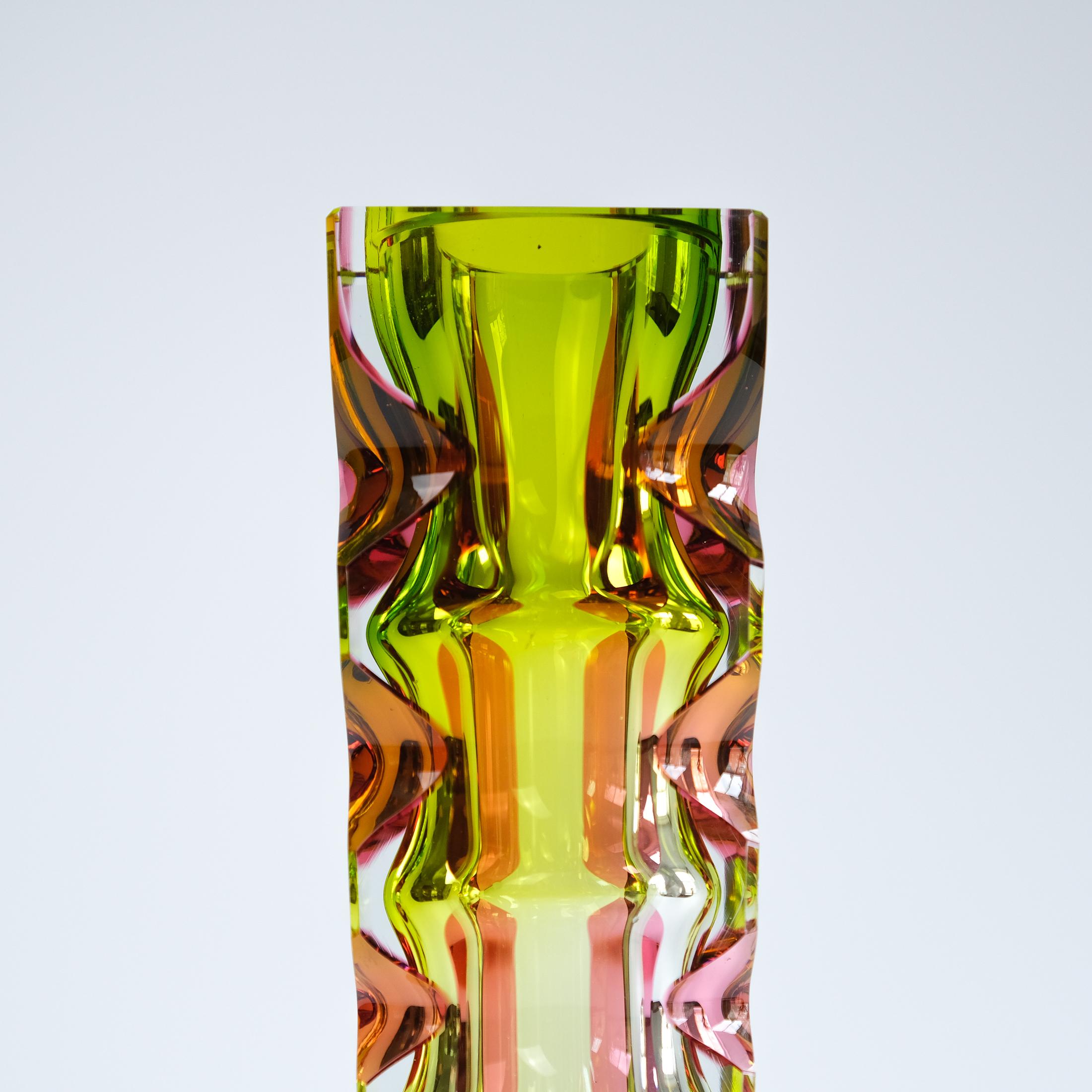 Oldrich Lipsky Vase aus Gehäuse und geschliffenem Glas für Novembery Bor Exbor, Tschechoslowakei, um 1964 im Angebot 5