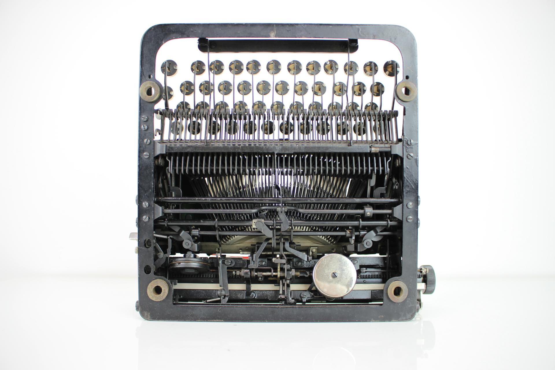 Oldschool-Schreibmaschine von Mirsa Ideal, Deutschland, 1934 im Zustand „Gut“ im Angebot in Praha, CZ