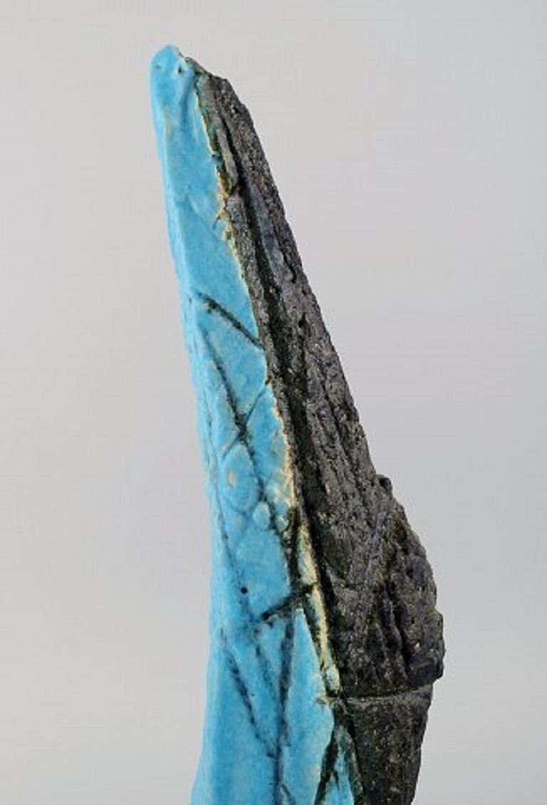 Ole Bjørn Krüger (1922-2007), Danish sculptor and ceramicist. Huge unique sculpture in glazed stoneware. Beautiful glaze in turquoise and black shades, 1960s / 70s.
Measures: 50 x 19 cm.
In excellent condition.
Signed.
Provenance: The estate of