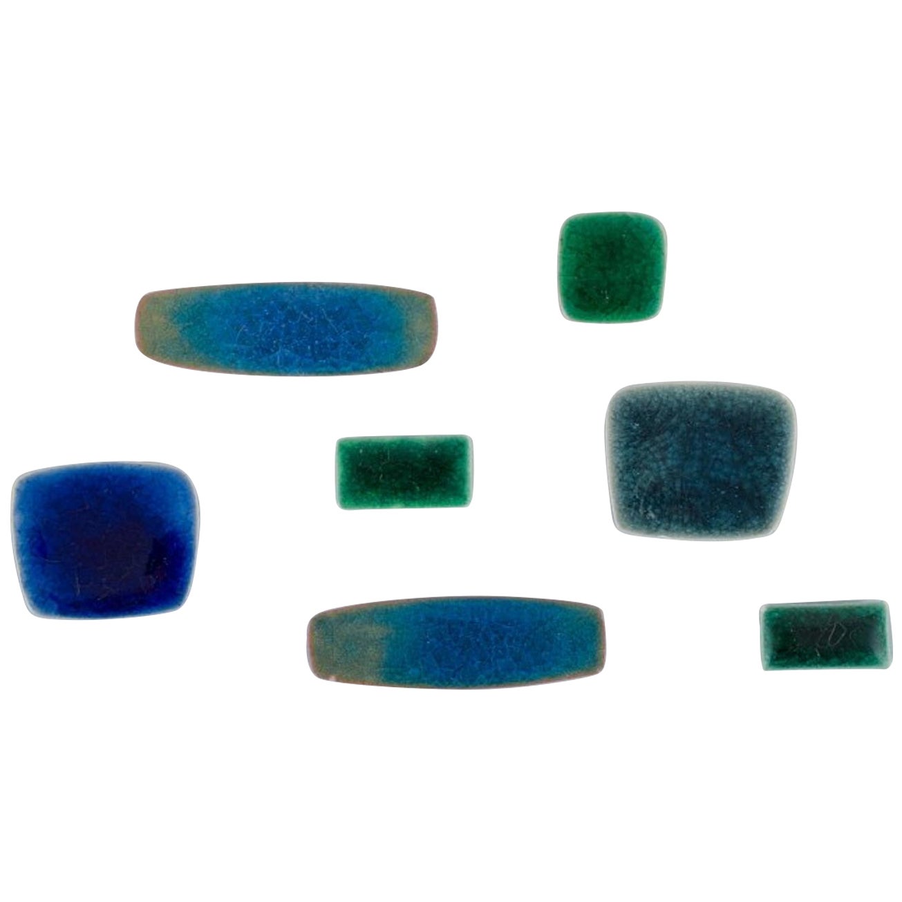 Ole Bjørn Krüger, artiste céramiste danois. Sept broches en grès. en vente