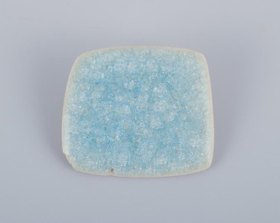 Ole Bjørn Krüger (1922-2007), Danish sculptor and ceramic artist. Seven unique brooches in glazed stoneware in blue and various colors.
From the 1960s/70s.
In excellent condition.
Partially marked.
Largest measures: W 4.5 cm x H 3.6 cm.
Provenance: