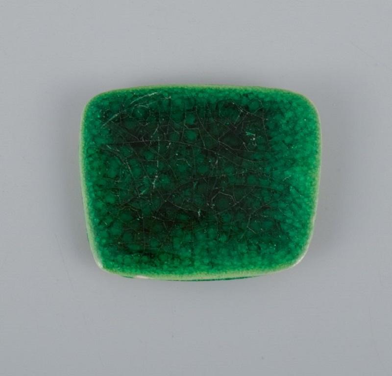Ole Bjørn Krüger, Eight unique brooches in glazed stoneware in shades of green In Excellent Condition For Sale In bronshoj, DK