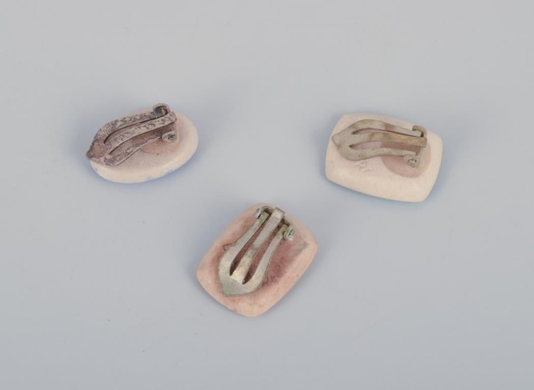 Women's Ole Bjørn Krüger. Eleven unique brooches/ear clips in glazed stoneware For Sale