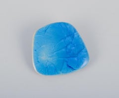 Ole Bjørn Krüger. Five brooches in stoneware in blue, green and purple shades