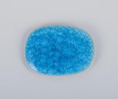 Ole Bjørn Krüger. Five brooches in stoneware in various colours.