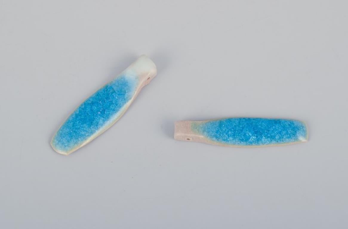 Moderne Ole Bjørn Krüger. Sept broches uniques en grès émaillé en vente