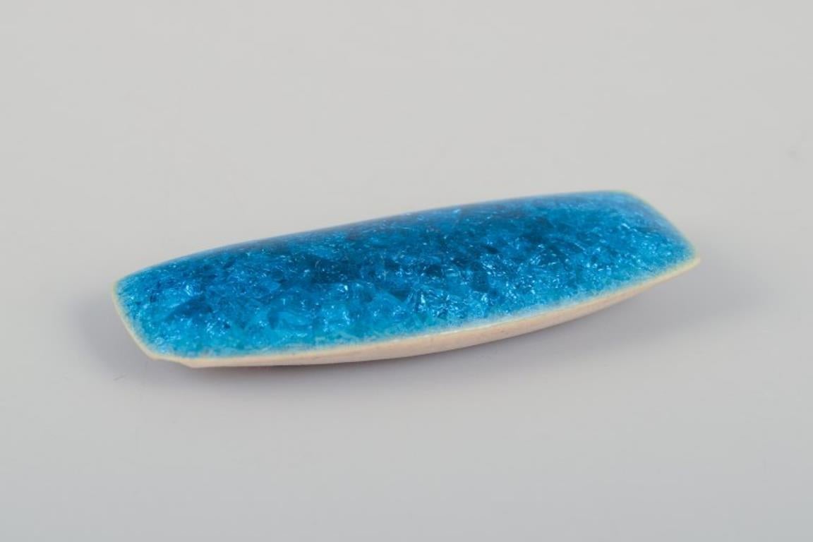 Ole Bjørn Krüger. Sept broches uniques en grès émaillé Pour femmes en vente