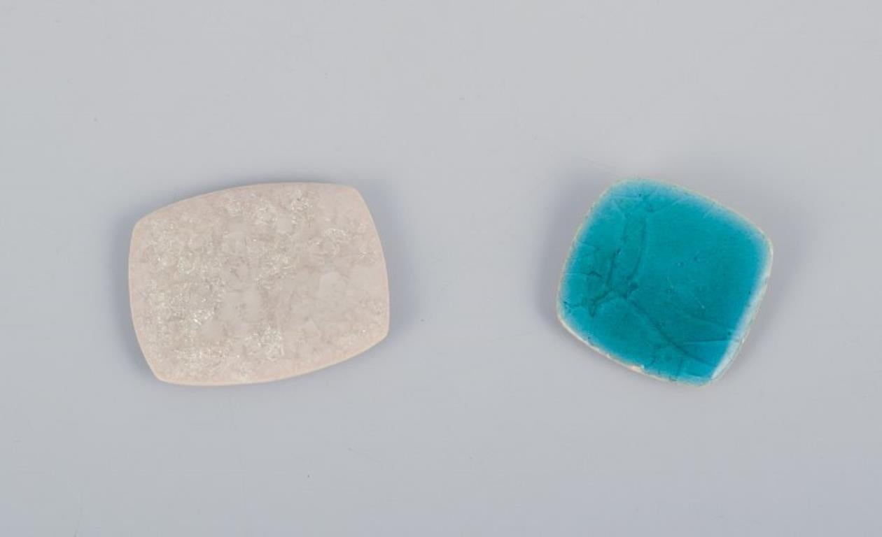Ole Bjørn Krüger (1922-2007), Danish sculptor and ceramicist.
Six unique brooches in glazed stoneware in blue and white shades.
From the 1960s/70s.
In excellent condition.
Partially marked.
Provenance: Estate of sculptor and ceramicist Ole Bjørn