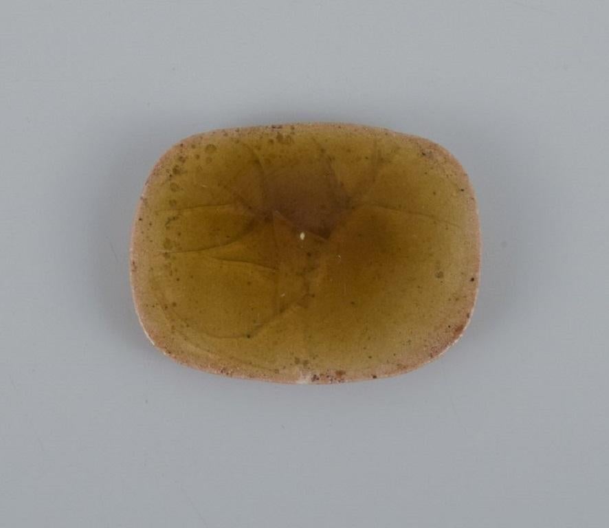 Ole Bjørn Krüger (1922-2007), Danish sculptor and ceramicist.
Six unique brooches in glazed stoneware in shades of yellow and brown.
1960s/70s.
In excellent condition.
Partially stamped ”Krüger”.
Provenance: Estate of sculptor and ceramist Ole Bjørn