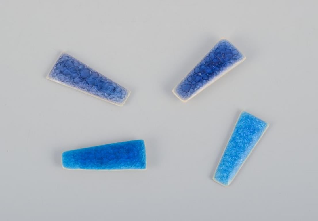 Ole Bjørn Krüger. Diez broches únicos de gres esmaltado. Moderno en venta