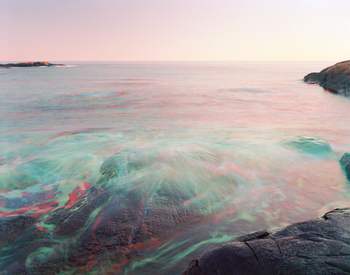 Landscape Photograph Ole Brodersen - Sans titre n° 20 - Photographie contemporaine abstraite de paysage marin de couleur rouge et bleue