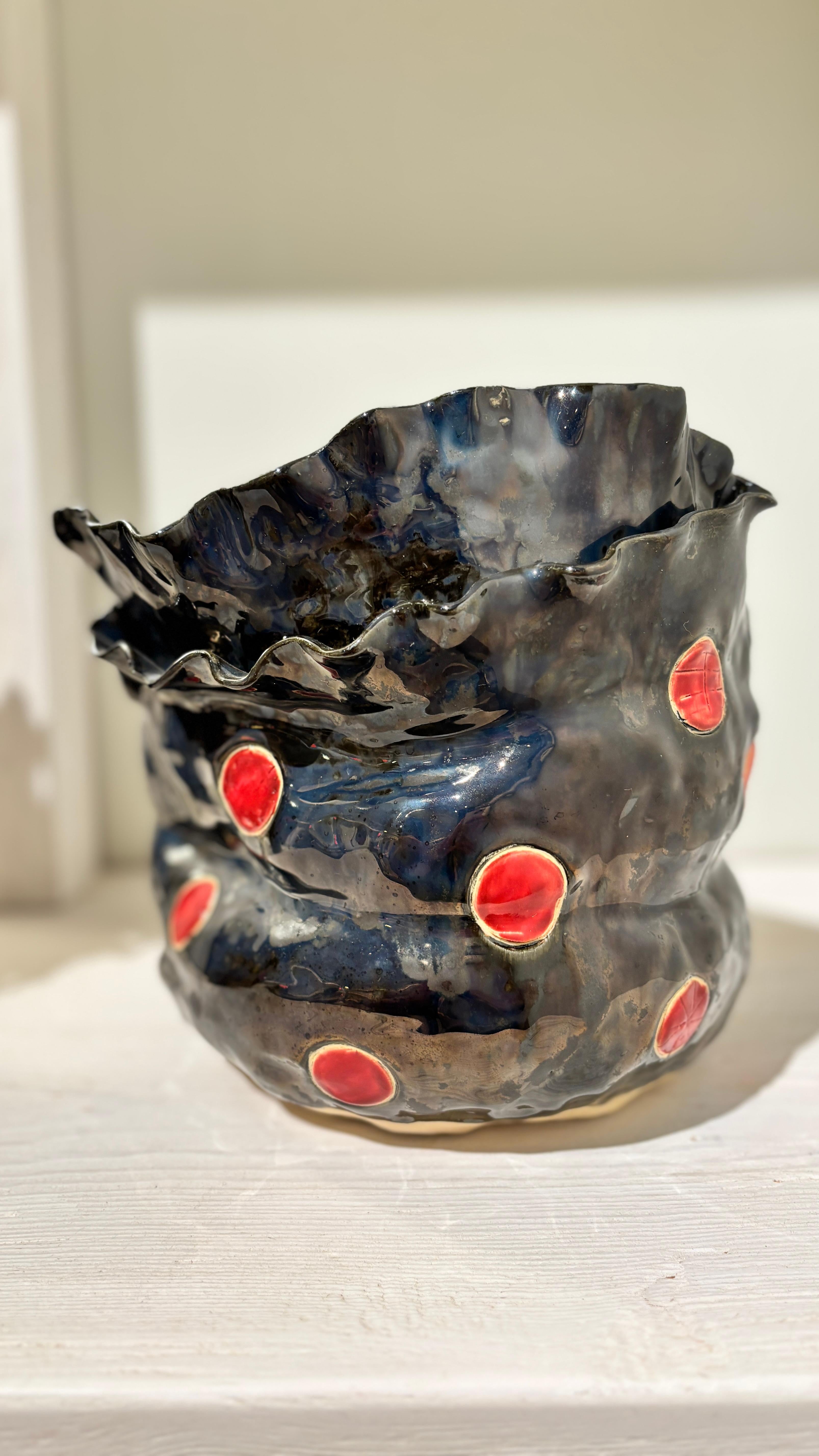 Vaso in gres Olé bronzo e colore rosso specchiato di Hania Jneid in vendita 4
