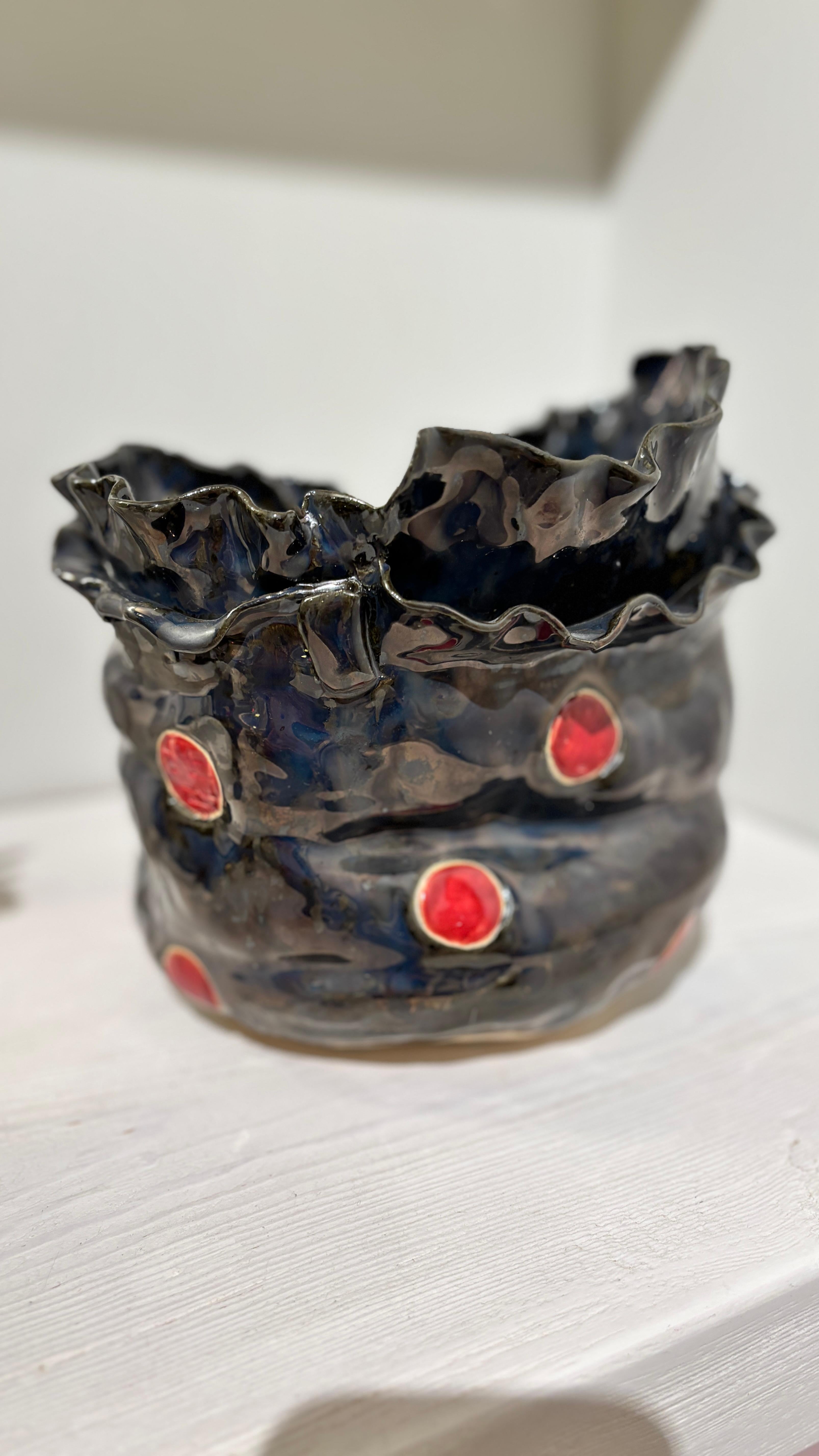 Vaso in gres Olé bronzo e colore rosso specchiato di Hania Jneid in vendita 2
