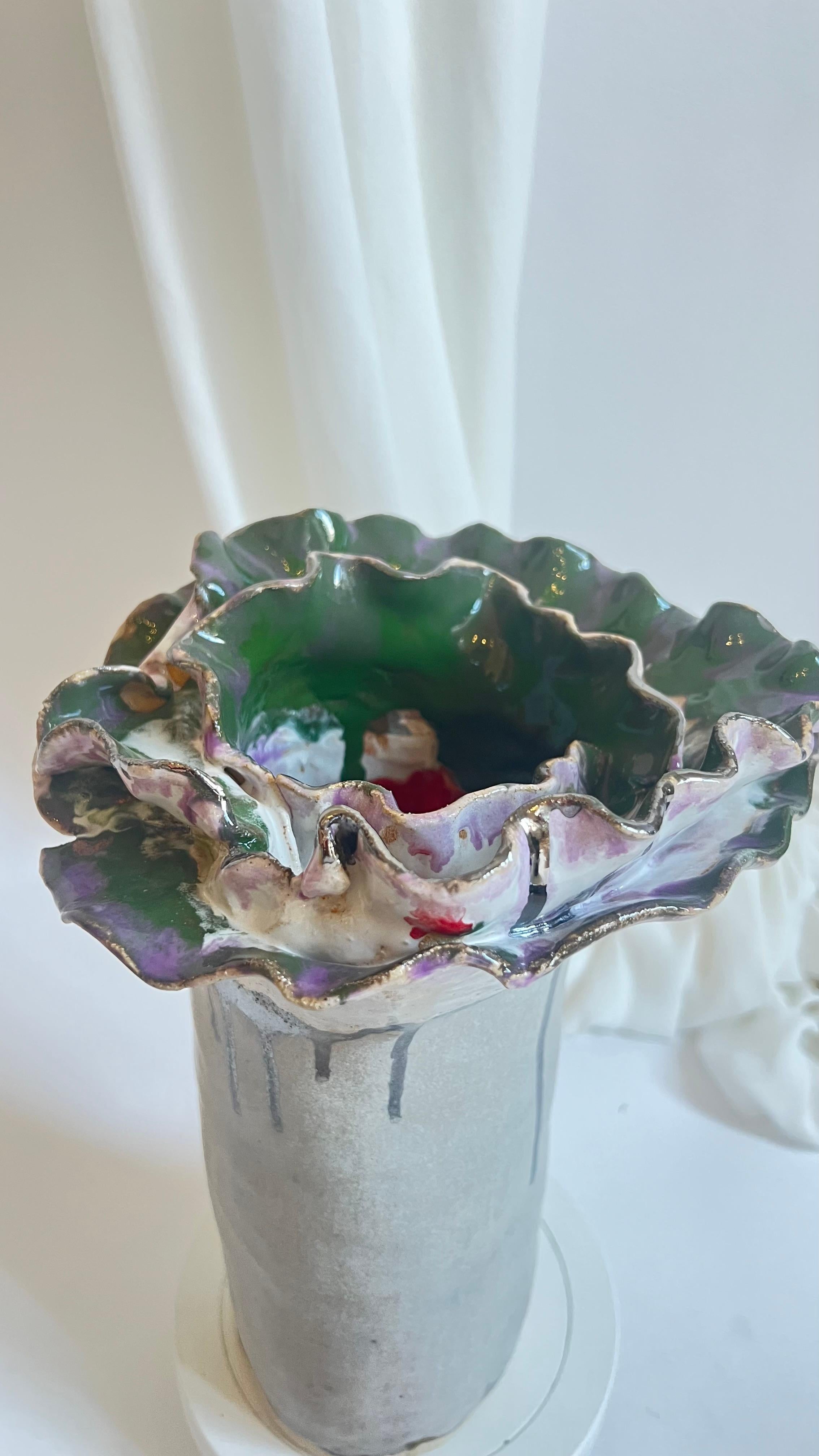 La collezione Olé è un audace tributo in ceramica alla Spagna, che ne cattura la passione, il ritmo e l'arte senza tempo. Ispirata dal ricco arazzo culturale del paese, dal movimento infuocato del flamenco alle texture grezze dei suoi paesaggi,