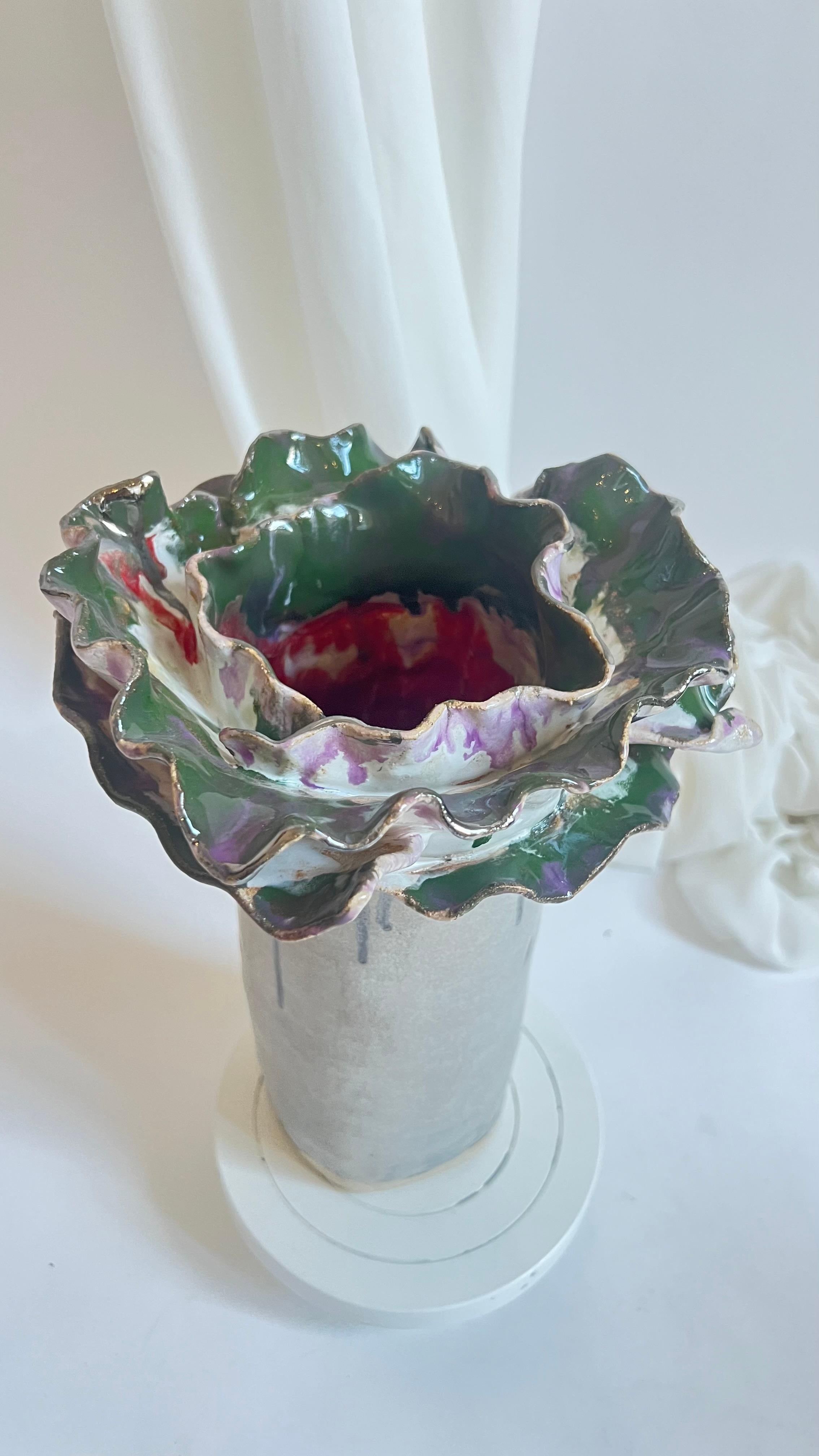 Coloniale spagnolo Vaso unico in gres della Collectional Greene & Greene di Hania Jneid in vendita