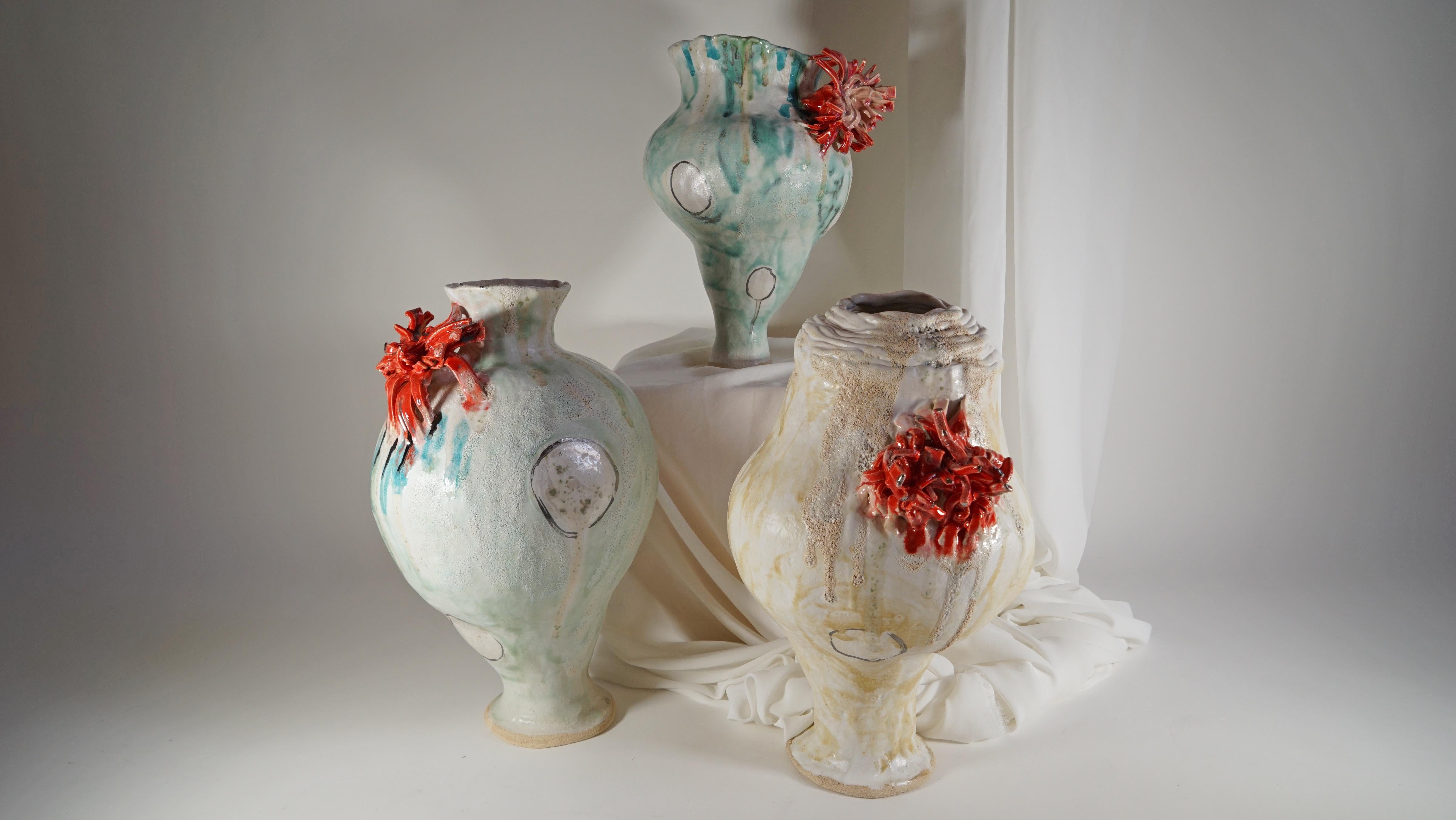 Vaso rosso e crema di ispirazione spagnola rinascimentale di Hania Jneid in vendita 5