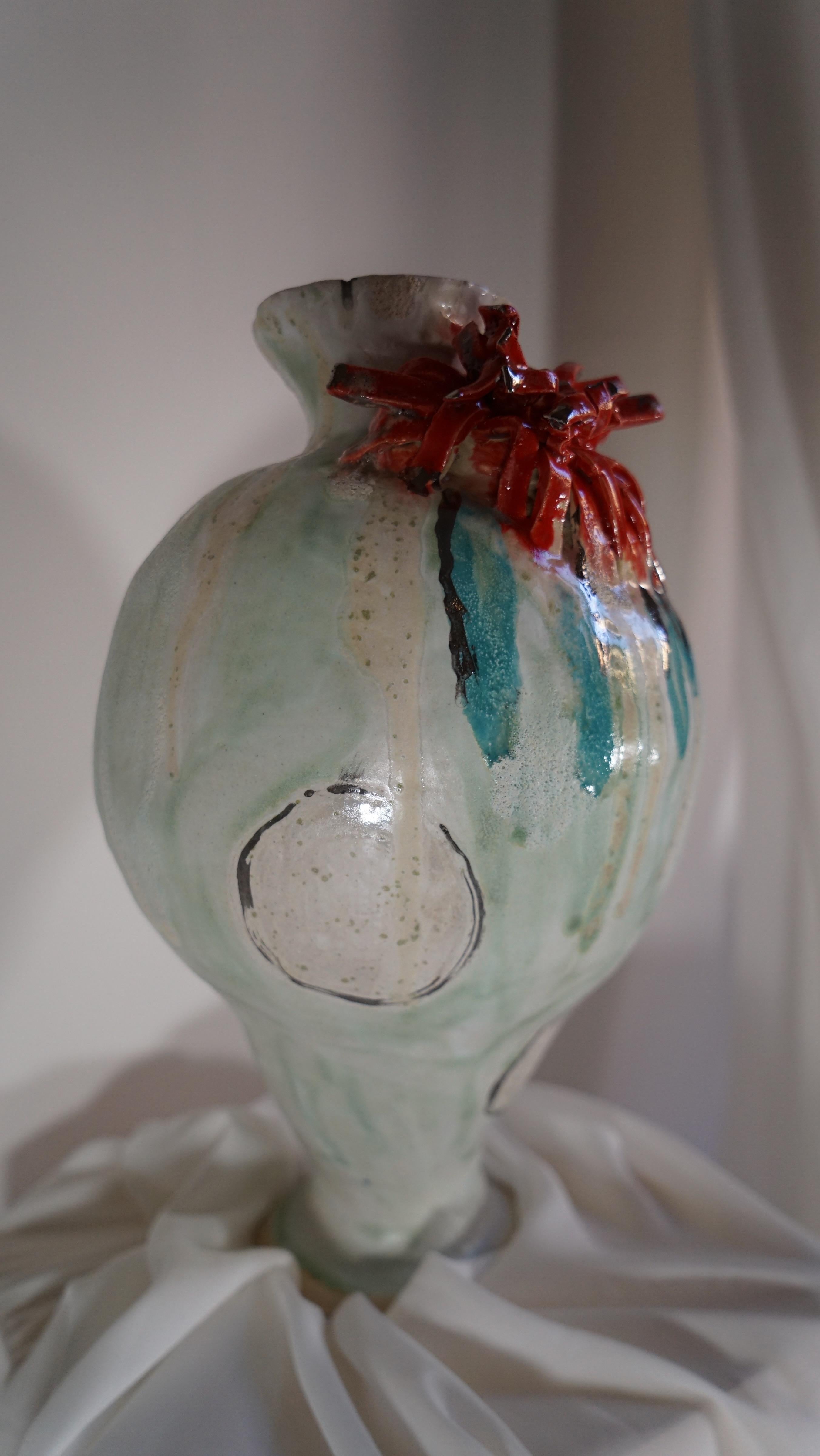 Vaso bianco, verde e rosso di ispirazione spagnola di Hania Jneid in vendita 9