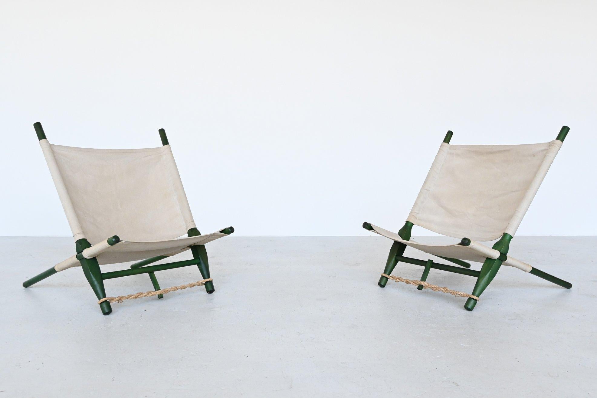 Very nice pair of dynamic low lounge chairs designed by Ole Gjerlov Knudsen and manufactured by Cado, Denmark, 1958. These chairs have a green lacquered birch wooden frame existing of 4 parts sliding into each other to change the angle if wanted.