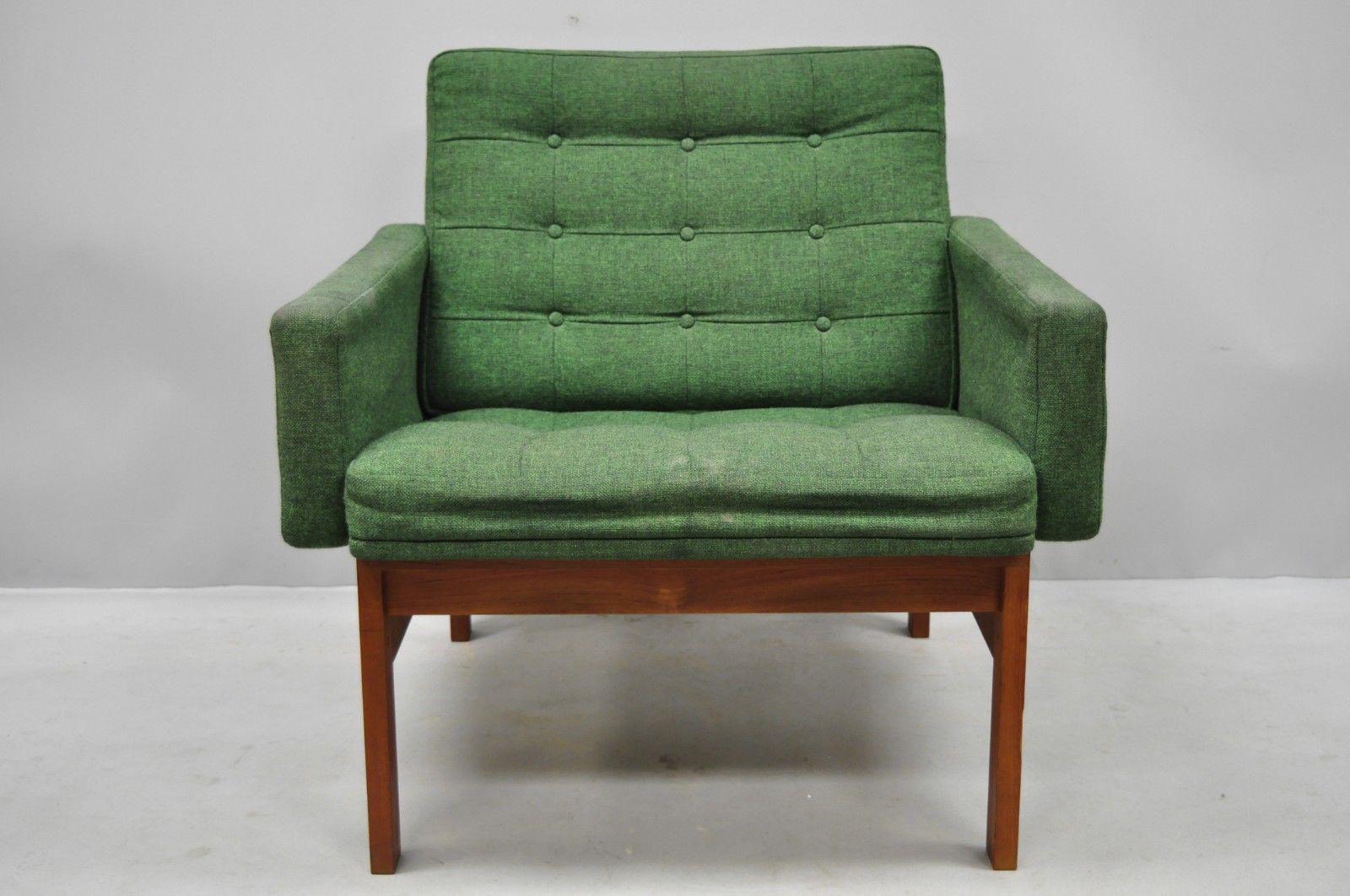Ole Gjerlov-Knudsen and Torben Lind moduline France & Son lounge armchair. Item features exposed joinery, original green tufted upholstery, solid wood construction, beautiful wood grain, original label, clean modernist lines, circa 1960.