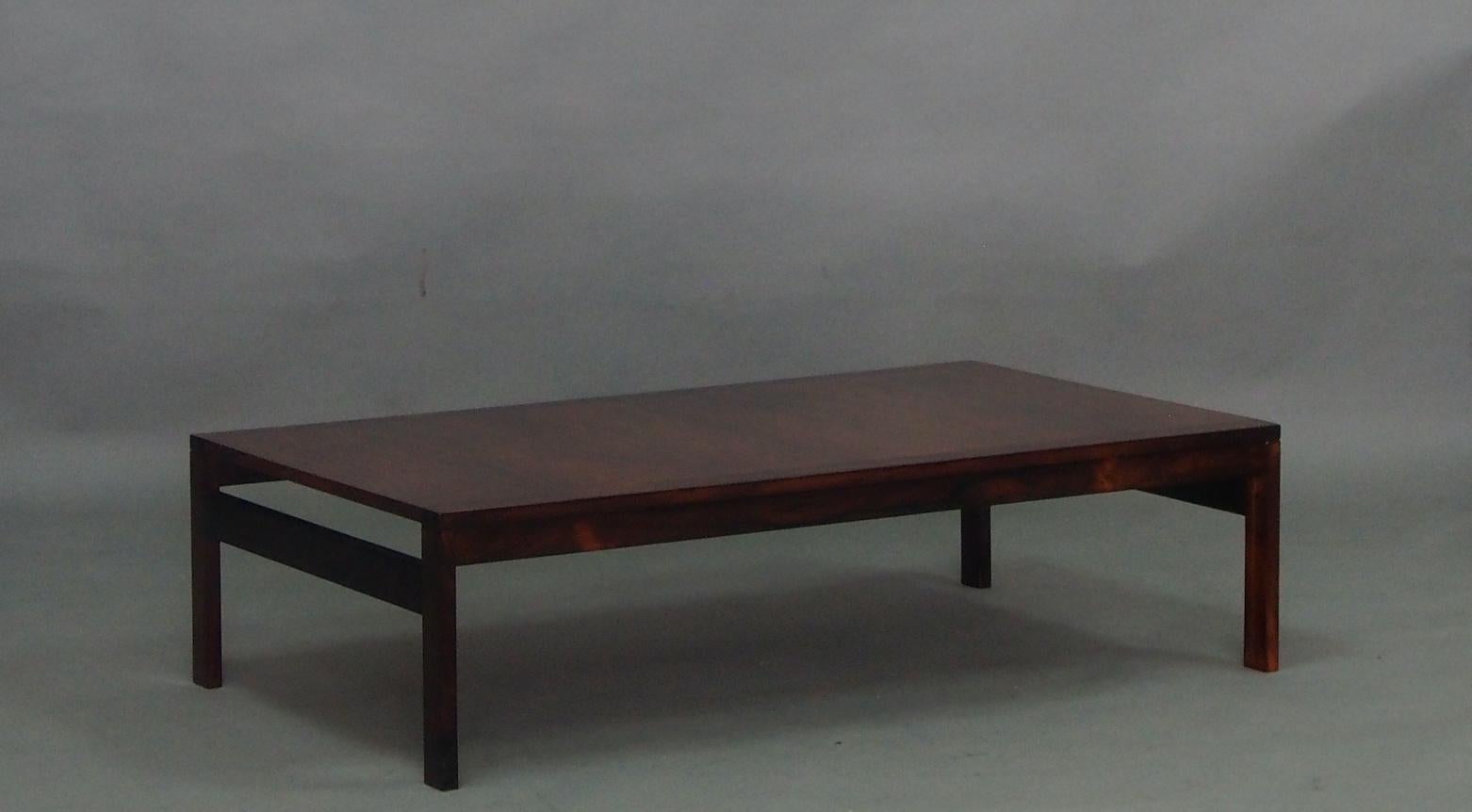 Ole Gjerløv-Knudsen & Torben Lind for France & Søn Rosewood Low Coffee Table.
Fully restored piece, hand-made varnished by our own team of craftsmen.