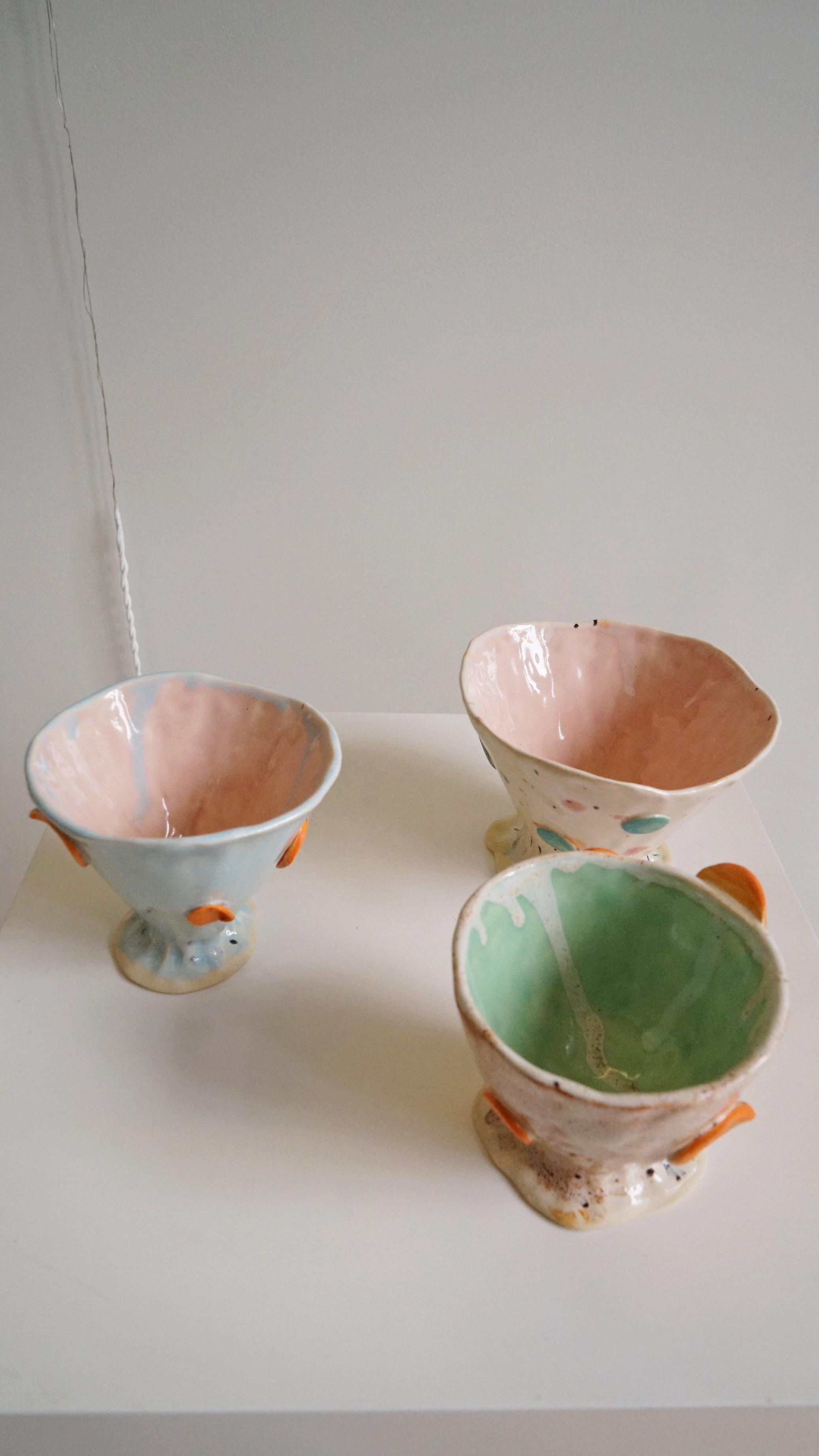 Bols à crème glacée à pois colorés en grès d'inspiration espagnole de Hania Jneid en vente 4