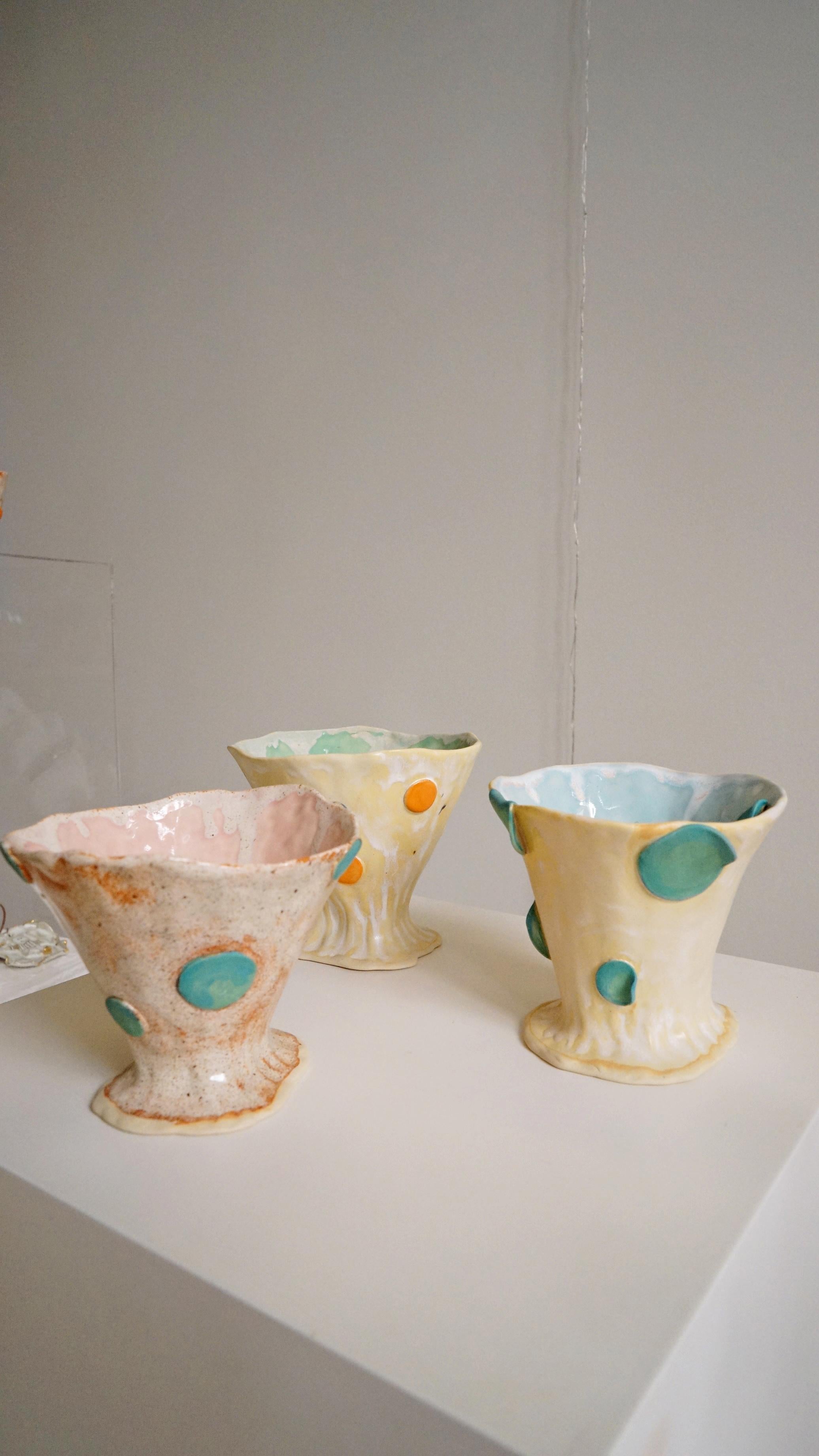 Bols à crème glacée à pois colorés en grès d'inspiration espagnole de Hania Jneid Neuf - En vente à BARCELONA, ES
