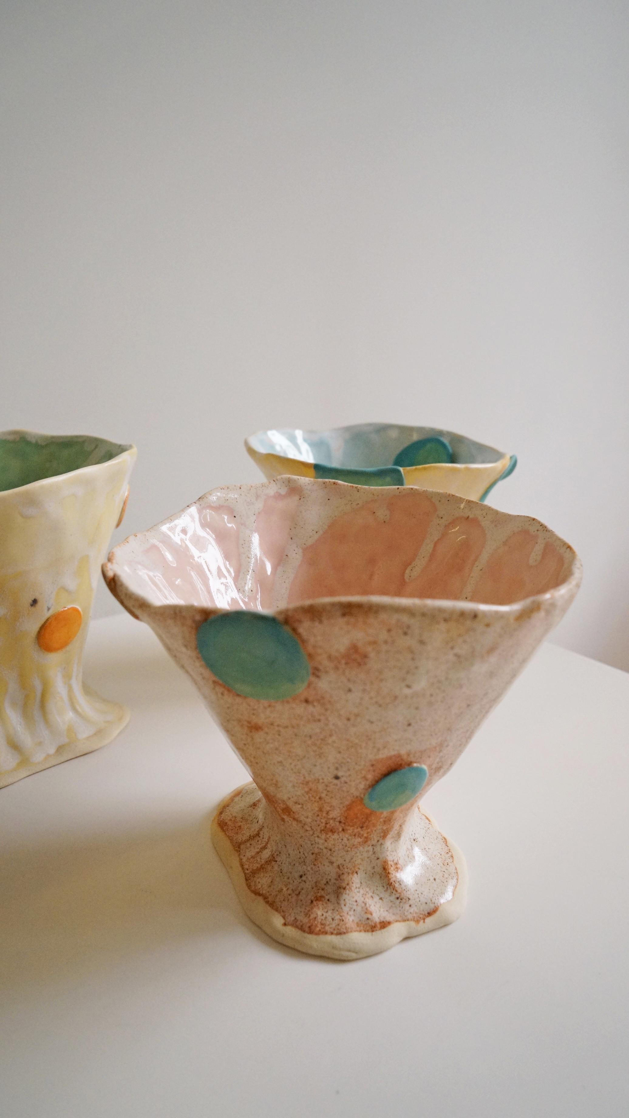 XXIe siècle et contemporain Bols à crème glacée à pois colorés en grès d'inspiration espagnole de Hania Jneid en vente