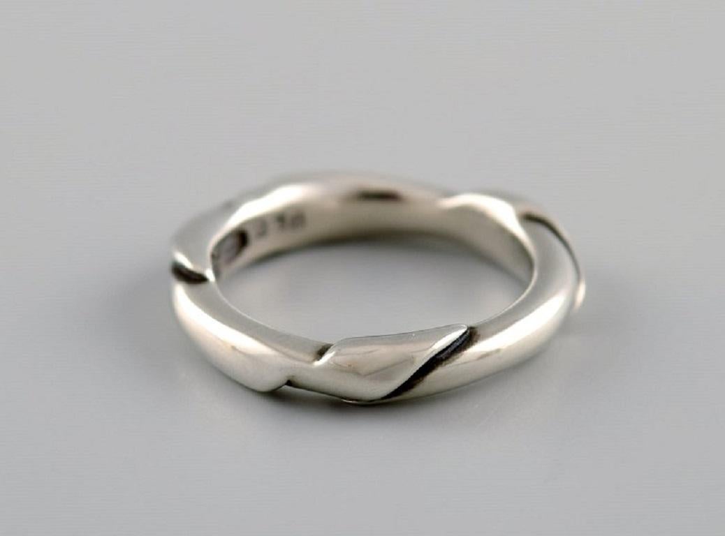 Ole Kortzau for Georg Jensen. Ring in sterling silver.  In Excellent Condition For Sale In bronshoj, DK