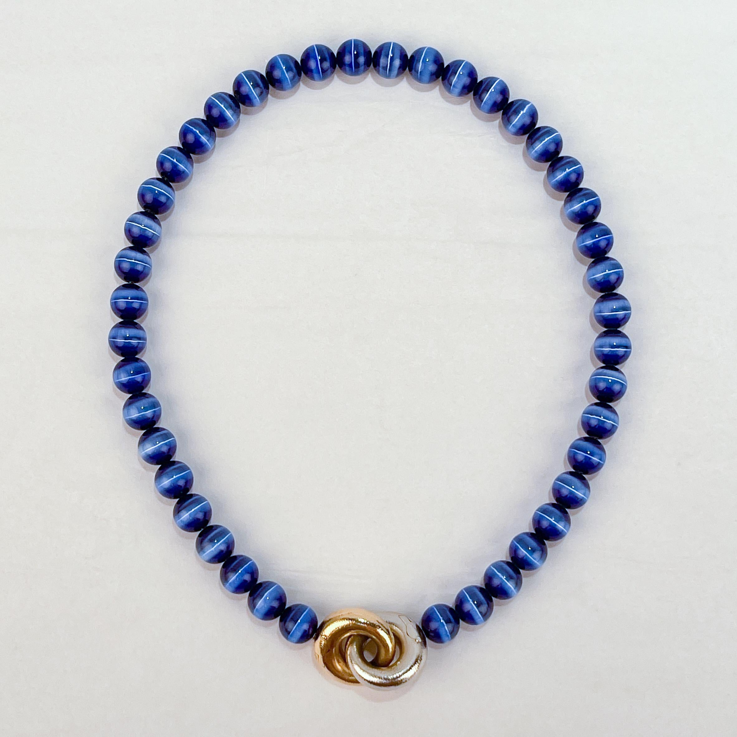 Ole Lynggaard 14k Gold & Blau Tigerauge Perlen Collier oder Choker Halskette (Modernistisch) im Angebot