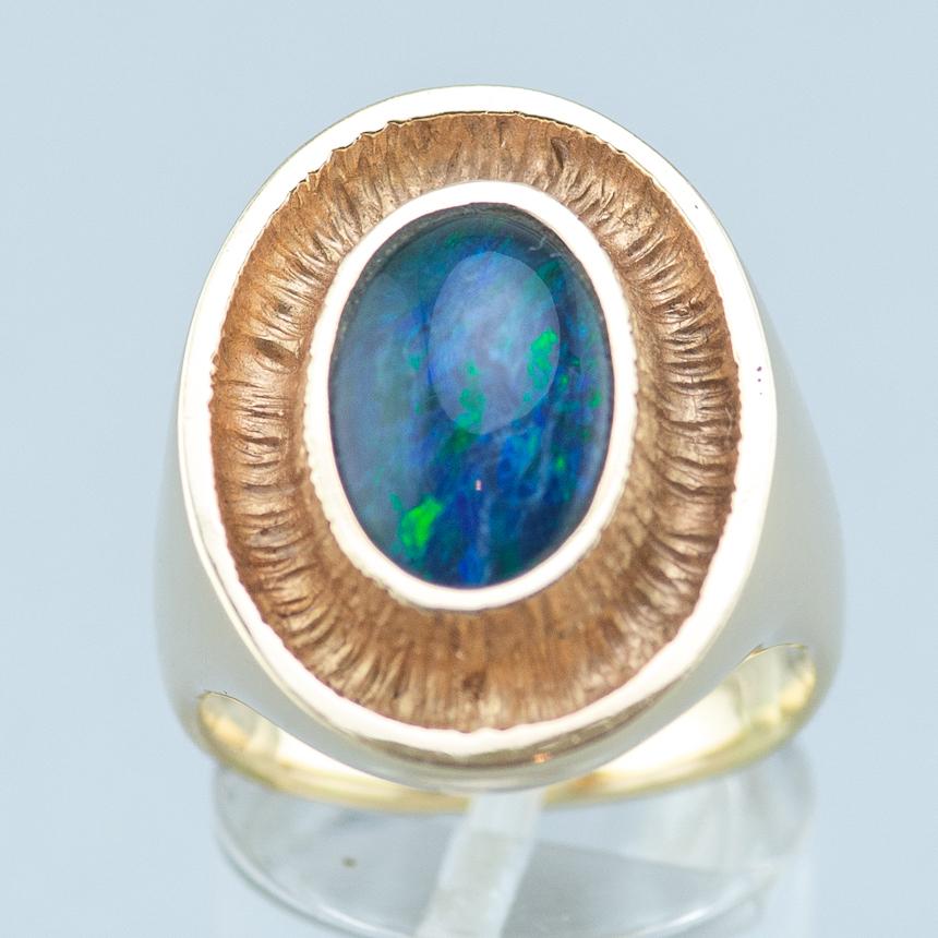 Ring designed by Ole Lynggaard Denmark circa 1980
585/14k yellow gold with an opal triplet.
Size: US 6.8, UK N.
Inside diameter 17.2mm
Total weight 12.3 gram.
