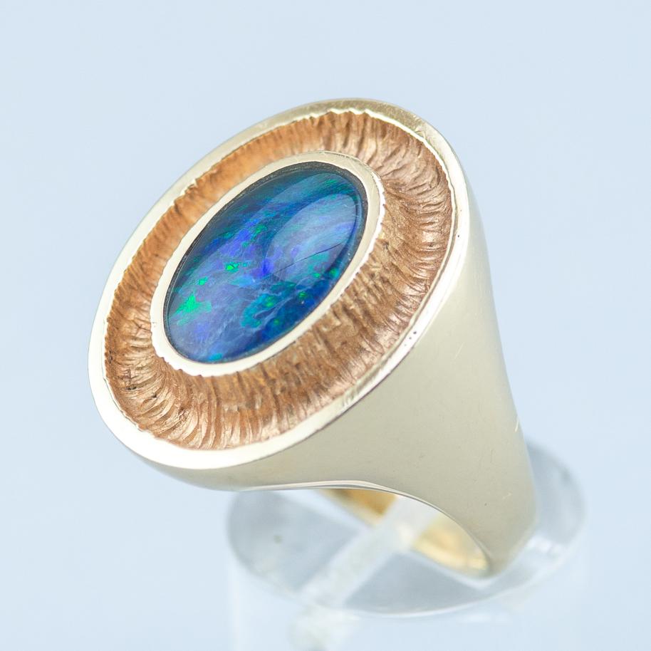 Modern Ole Lynggaard 14 Karat Gold Ring with an Opal