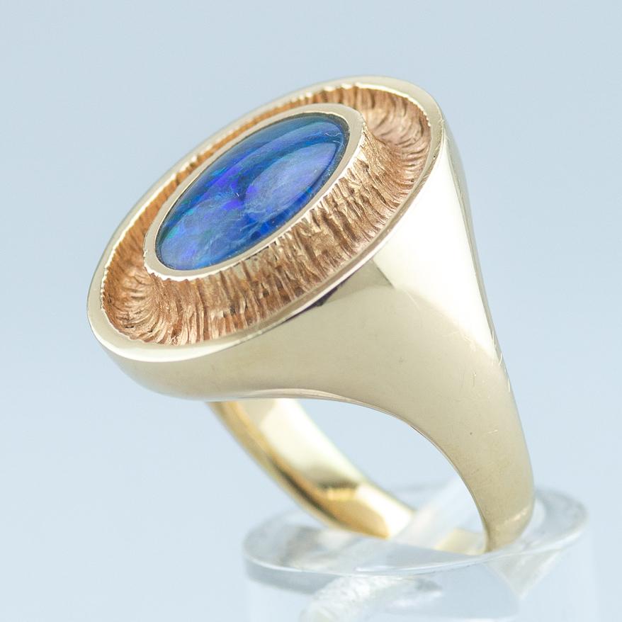 Ole Lynggaard 14 Karat Gold Ring with an Opal In Good Condition In Hamburg, DE