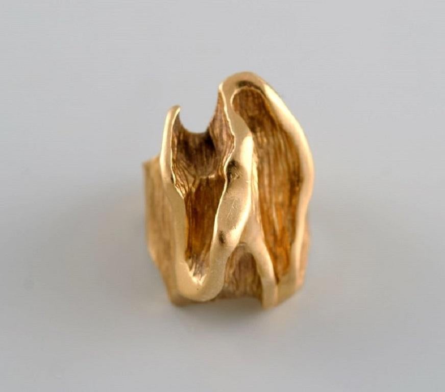 Ole Lynggaard, Danish Goldsmith, Modernist Vintage Ring in 18 Carat Gold In Excellent Condition For Sale In bronshoj, DK