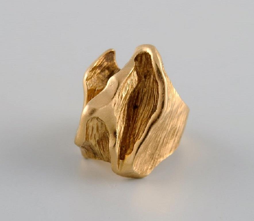 Women's Ole Lynggaard, Danish Goldsmith, Modernist Vintage Ring in 18 Carat Gold For Sale