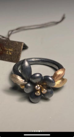 Anello floreale di Ole Lynggaard