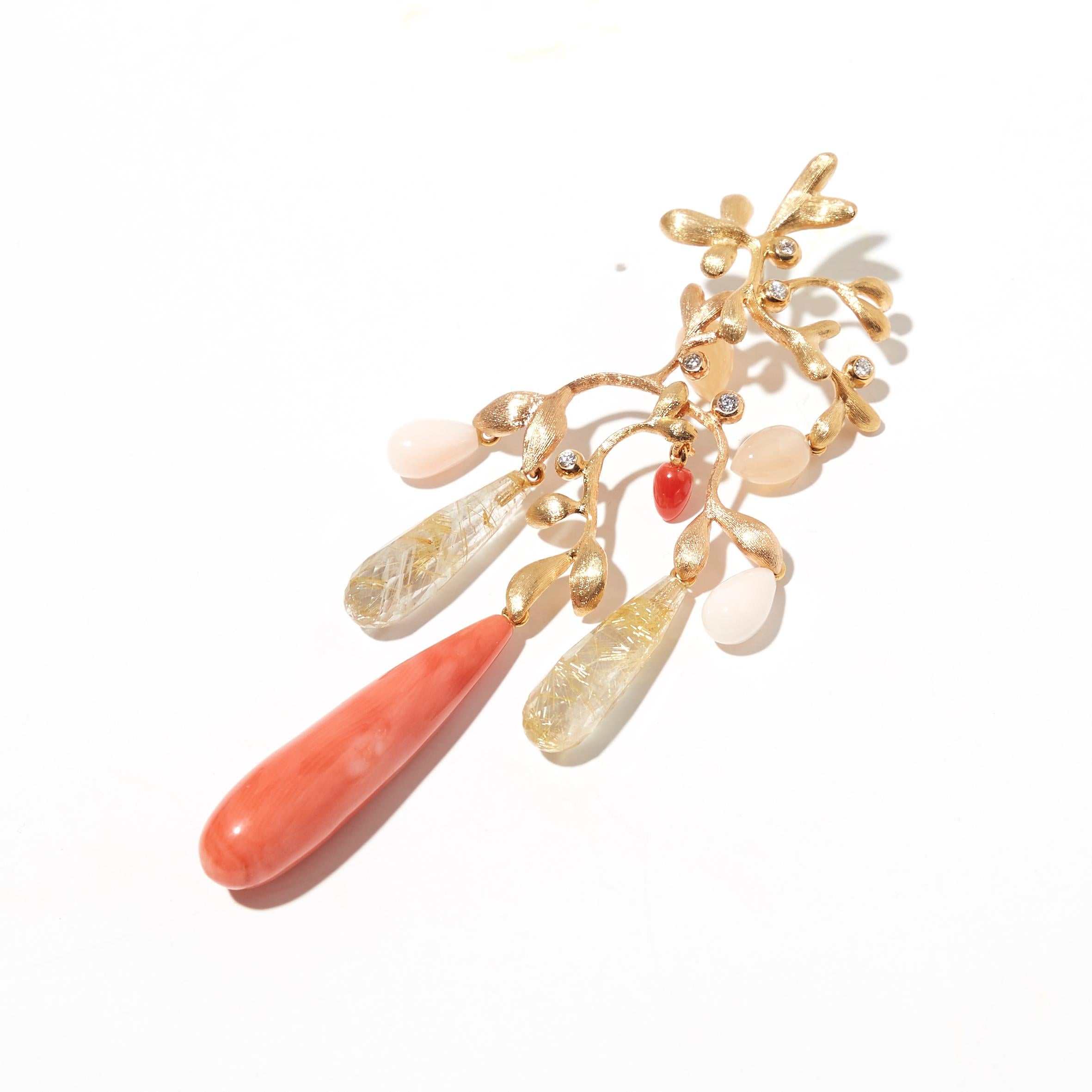 Ole Lynggaard chandelier earrings with coral Limited edition In New Condition For Sale In Amsterdam, NL