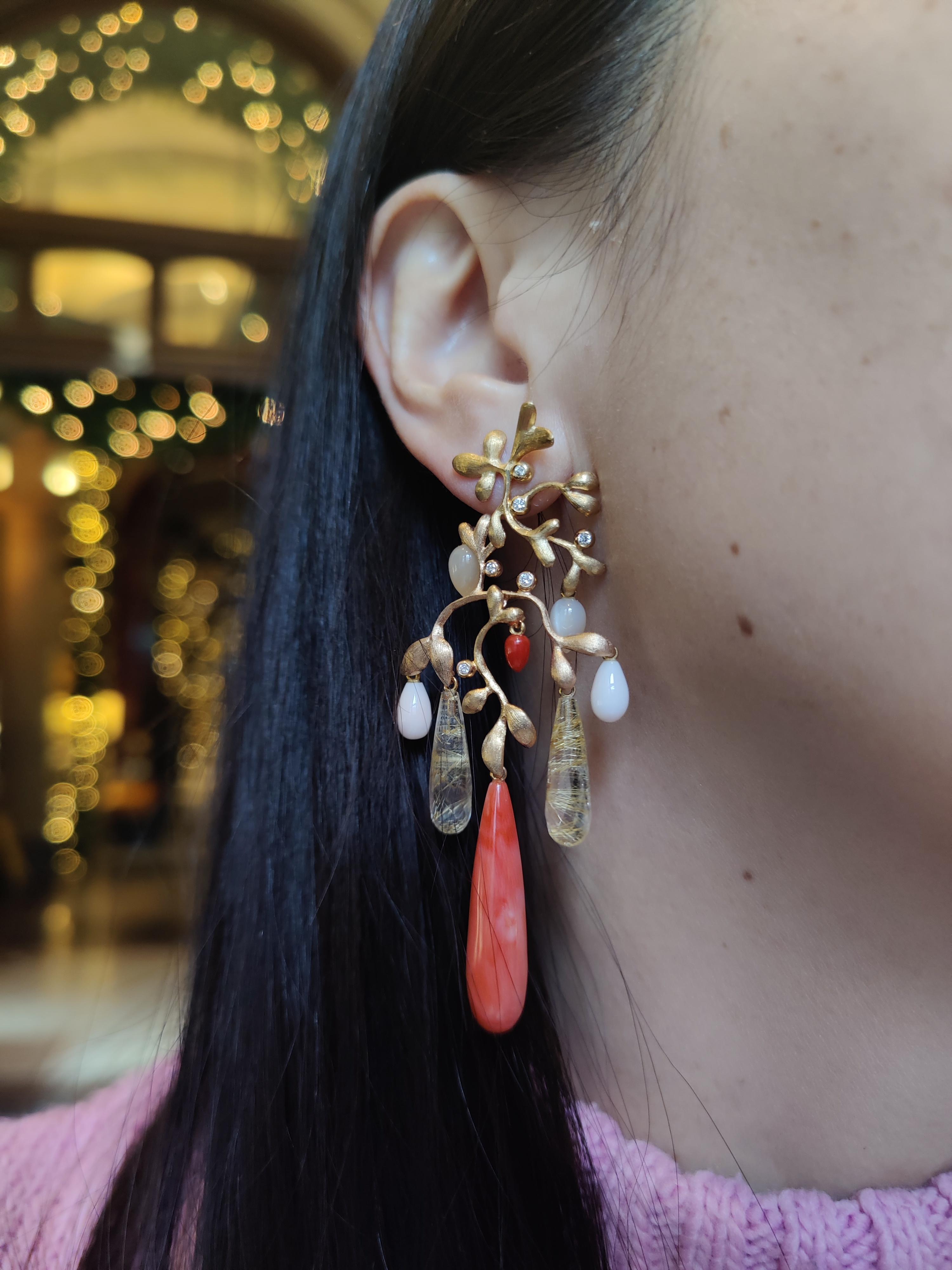 Women's Ole Lynggaard chandelier earrings with coral Limited edition For Sale