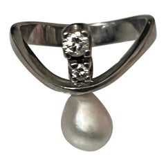 Ole Lynggaard  pearl diamond ring