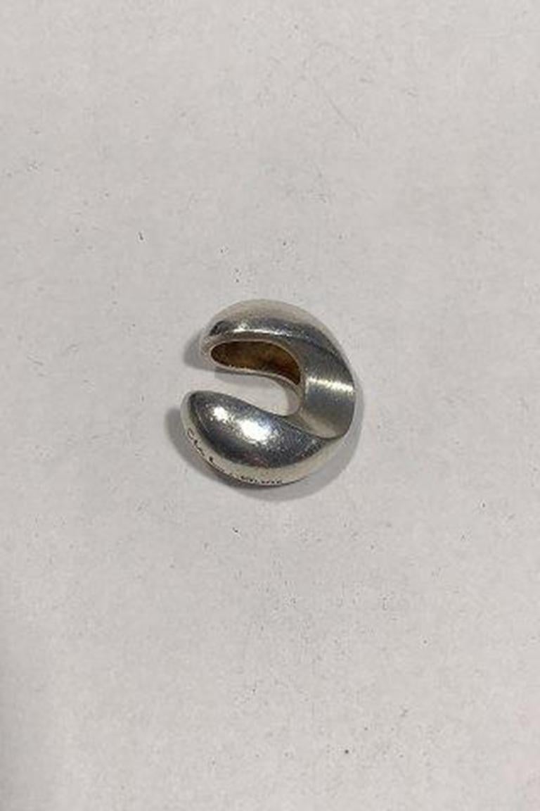 Ole Lynggaard sterling silver pendant.

Measures 2.2 cm x 2.4 cm(0 55/64 in x 0 15/16 in) Weight 14.4 gr/0.51 oz.