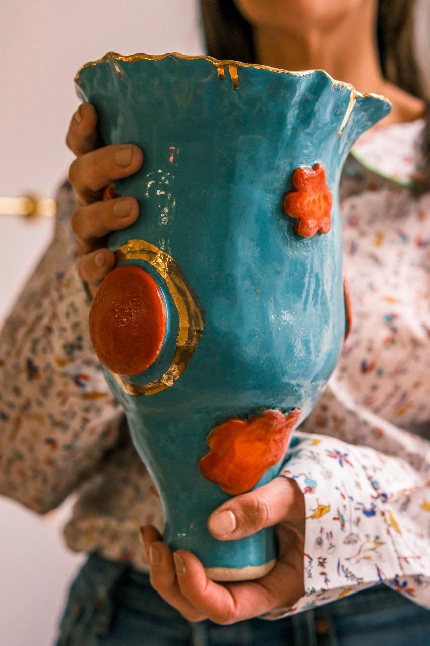 The Olé collection is a tribute to Spain, as colourful and enchanting as it is. Each vase is a celebration of joy.
Unique piece in stoneware, hand built and hand glazed and lustred in Gold by artist - designer Hania Jneid
The Olé collection is an