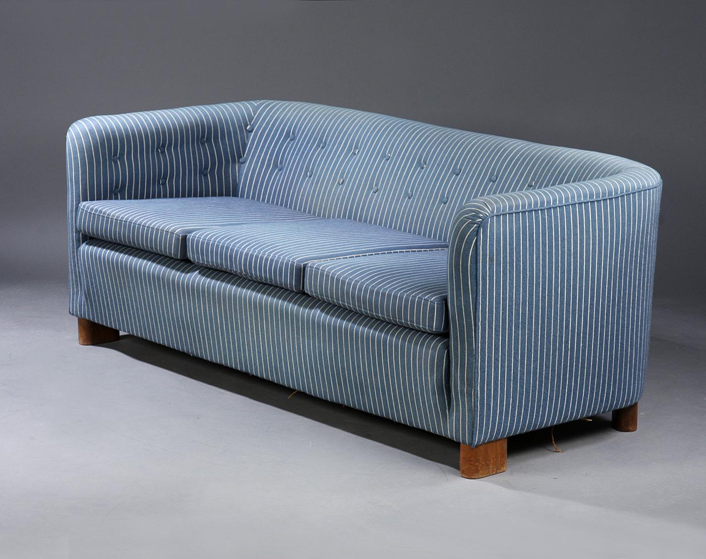 Ole Wanscher. Upholstered three-pers. Sofa upholstered in striped wool fabric, button-sewn back, loose ends, legs of stained beech wood. Measure: L. 180 cm. Produced by Fritz Hansen, model 1668, stamped with FH (Fritz Hansen) under the girth of the