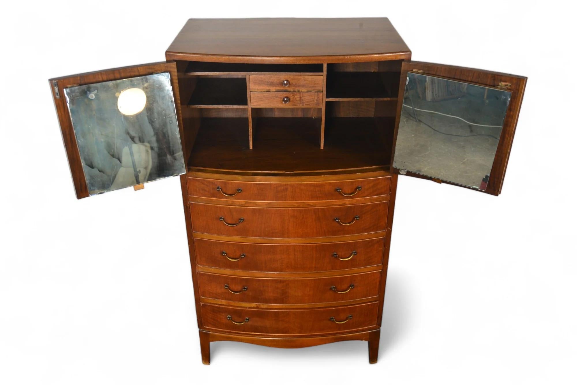 Ole Wanscher 1940s Danish Nutwood Vanity / Dresser In Good Condition In Berkeley, CA